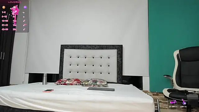 Snapshot of SelenaGmez chatting on 01/18/25, 10:06 SelenaGmez online show from 01/18/25, 10:06