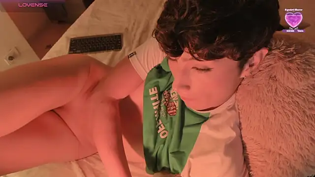 Snapshot of AdamDayt chatting on 01/22/25, 07:03 AdamDayt online show from 01/22/25, 07:03