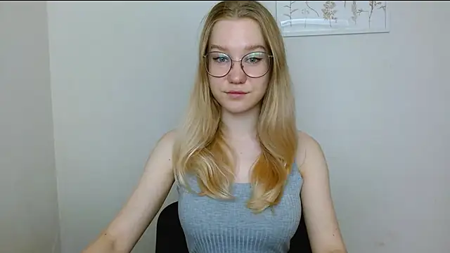 Snapshot of cindi_hot chatting on 09/23/25, 08:17 cindi hot online show from 09/23/25, 08:17