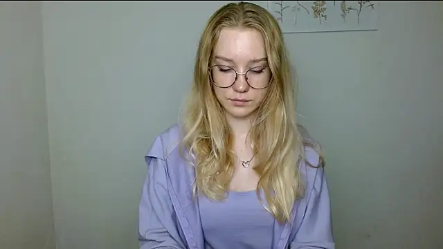 Snapshot of cindi_hot chatting on 10/10/25, 12:59 cindi hot online show from 10/10/25, 12:59