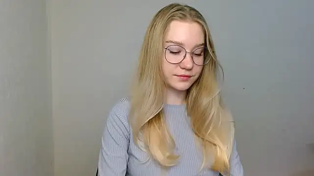 cindi hot online show from 12/19/25, 10:44