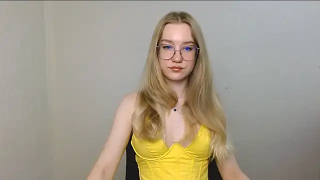 Snapshot of cindi_hot chatting on 07/18/26, 10:41 cindi hot online show from 07/18/26, 10:41