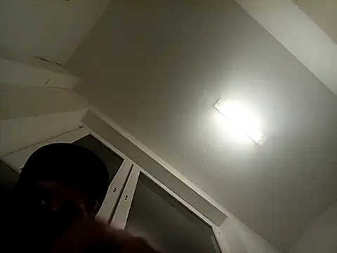 Snapshot of KidoXVII chatting on 10/17/25, 12:01 KidoXVII online show from 10/17/25, 12:01