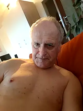 Milkasahne64 online show from 10/03/25, 06:43