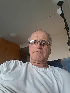 Milkasahne64 online show from 10/10/25, 08:57