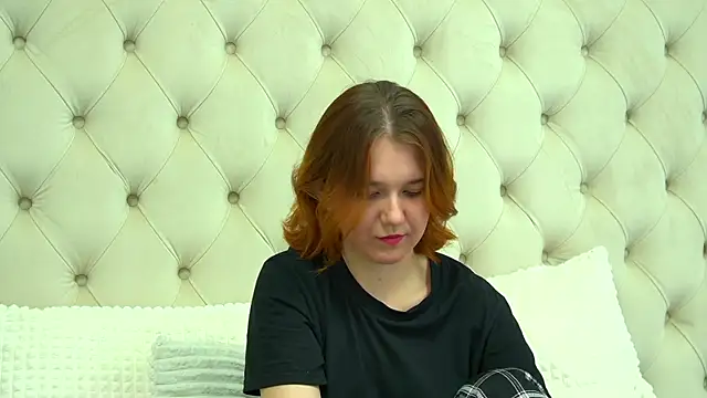 LessySmith online show from 10/17/25, 04:31