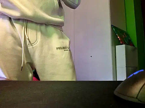 Snapshot of MASTERMONEY chatting on 10/20/25, 11:10 MASTERMONEY online show from 10/20/25, 11:10