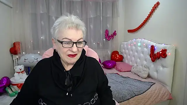 KayleSmoll online show from 02/11/25, 11:01