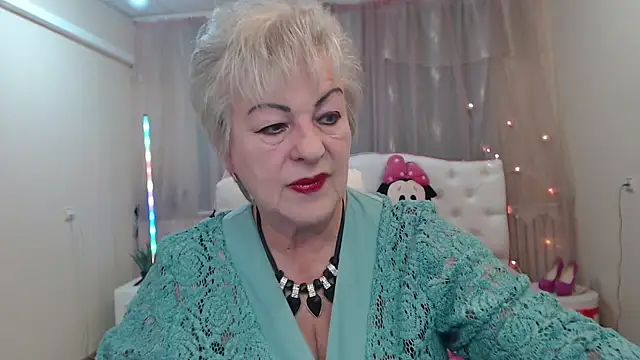 Snapshot of KayleSmoll chatting on 09/13/25, 06:29 KayleSmoll online show from 09/13/25, 06:29