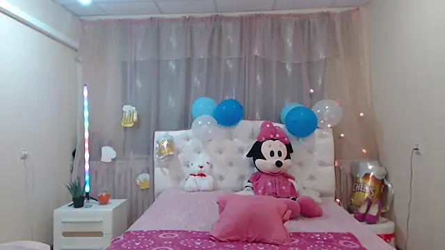 Snapshot of KayleSmoll chatting on 09/19/25, 06:41 KayleSmoll online show from 09/19/25, 06:41