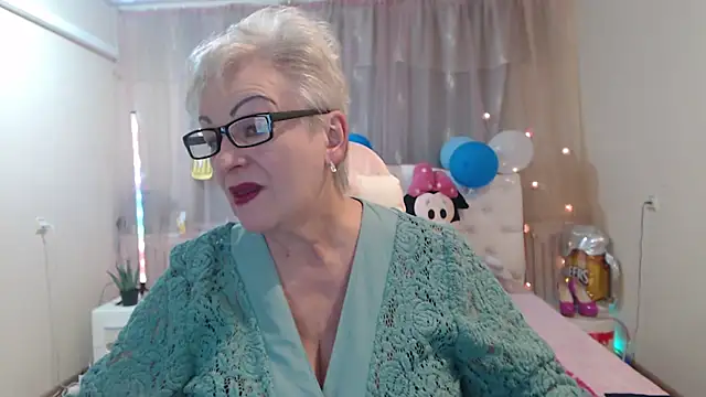 Snapshot of KayleSmoll chatting on 10/02/25, 06:26 KayleSmoll online show from 10/02/25, 06:26