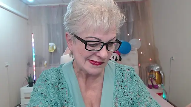 Snapshot of KayleSmoll chatting on 10/04/25, 07:12 KayleSmoll online show from 10/04/25, 07:12