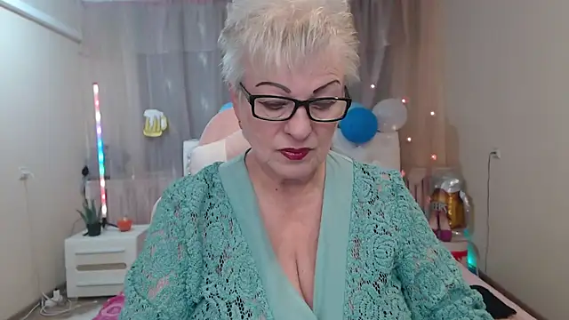 Snapshot of KayleSmoll chatting on 10/07/25, 06:38 KayleSmoll online show from 10/07/25, 06:38