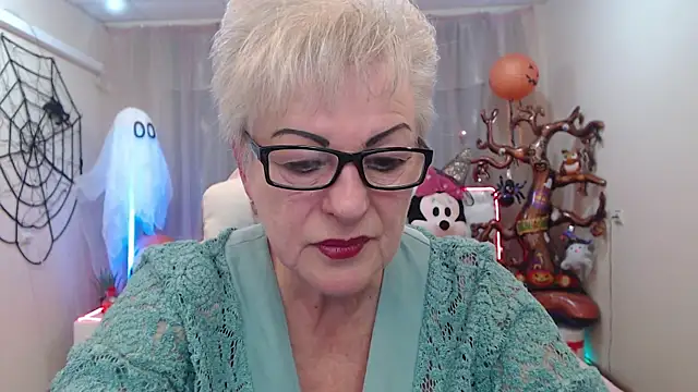 Snapshot of KayleSmoll chatting on 10/22/25, 06:29 KayleSmoll online show from 10/22/25, 06:29