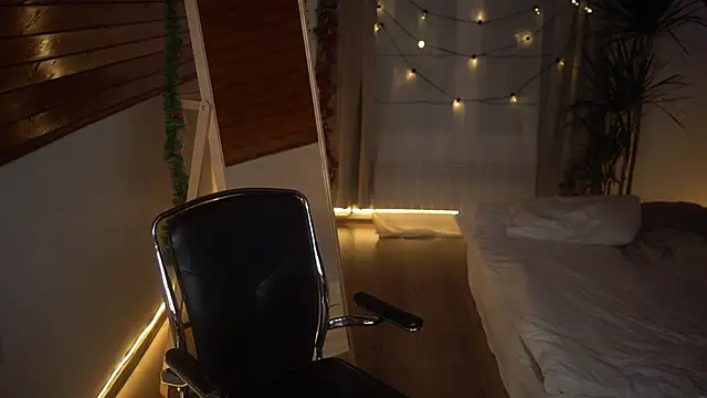 AkaneiroDemon online show from 12/18/24, 04:39