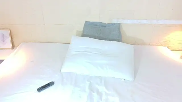 Shamiraa moore online show from 10/01/25, 08:26