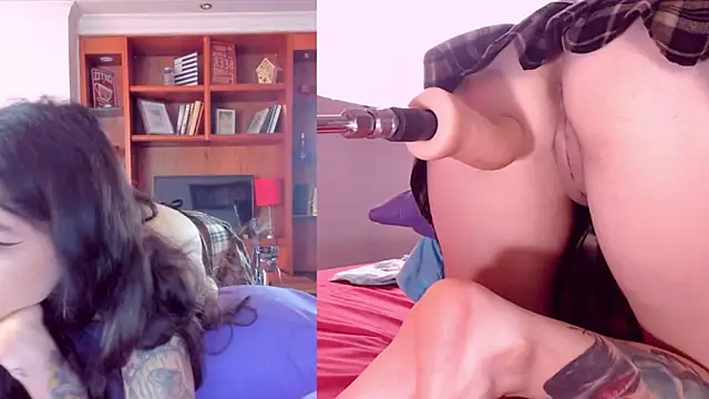 Snapshot of Emma__Erotic chatting on 01/13/25, 07:53 Emma Erotic online show from 01/13/25, 07:53