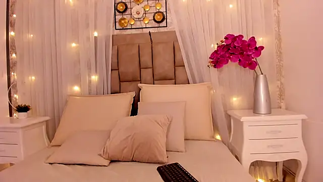 MarianaSanz online show from 12/12/24, 07:59
