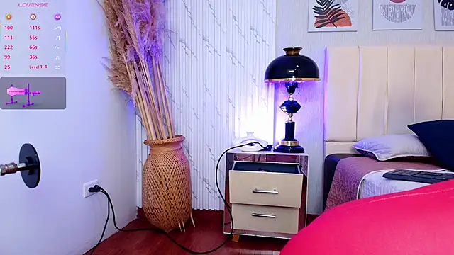 alice-millerr online show from 09/25/25, 07:06