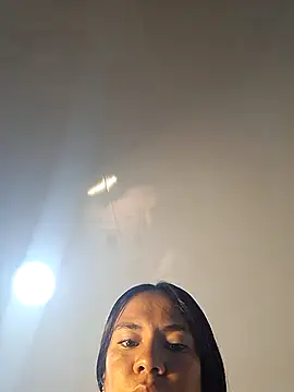 Kloemoretti online show from 10/16/25, 02:29