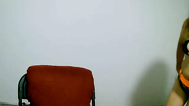 leona- online show from 12/21/24, 02:15