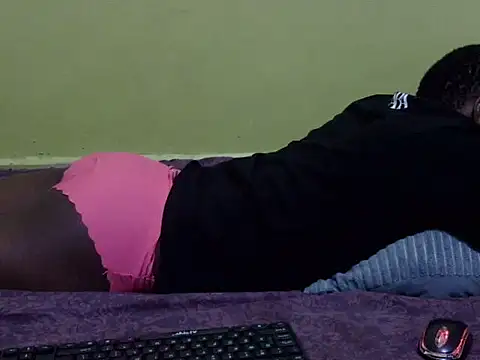 Snapshot of QUEEN-LIZ chatting on 10/02/25, 05:25 QUEEN-LIZ online show from 10/02/25, 05:25