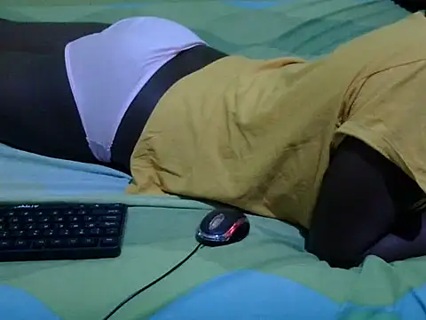 Snapshot of QUEEN-LIZ chatting on 10/23/25, 03:28 QUEEN-LIZ online show from 10/23/25, 03:28