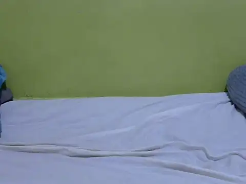 Snapshot of QUEEN-LIZ chatting on 11/19/25, 04:12 QUEEN-LIZ online show from 11/19/25, 04:12