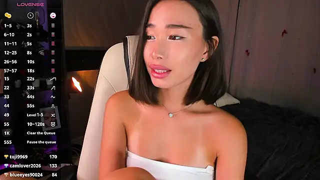 Snapshot of sensualily chatting on 04/15/26, 07:58 sensualily online show from 04/15/26, 07:58