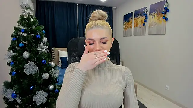 SelenaeMoore online show from 12/23/24, 11:36