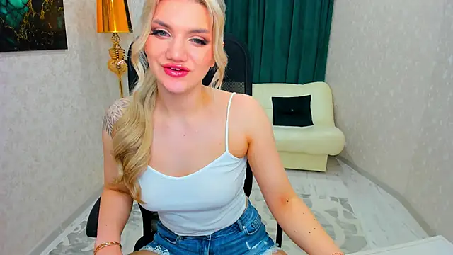 SelenaeMoore online show from 02/09/25, 12:17