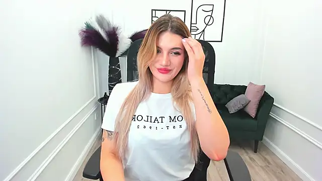 SelenaeMoore online show from 09/28/25, 07:41