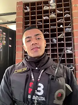 Snapshot of Stiven-Bell chatting on 01/24/25, 01:25 Stiven-Bell online show from 01/24/25, 01:25