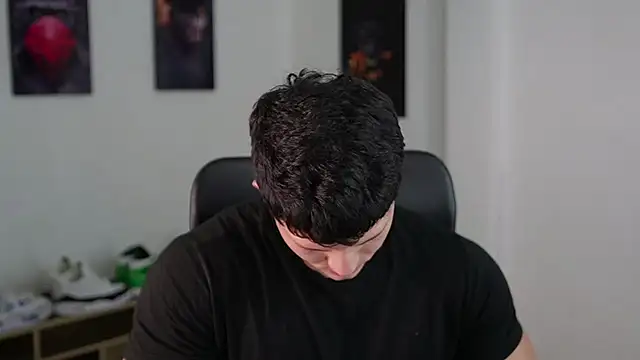 Snapshot of Hazzan_Velez chatting on 10/01/25, 02:17 Hazzan Velez online show from 10/01/25, 02:17