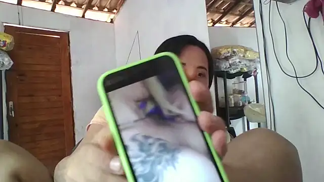 Snapshot of iaradias chatting on 11/24/25, 11:32 iaradias online show from 11/24/25, 11:32