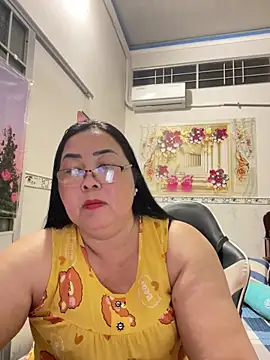 Snapshot of NDith chatting on 02/25/26, 01:21 NDith online show from 02/25/26, 01:21