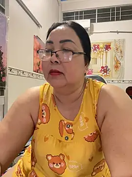 Snapshot of NDith chatting on 04/08/26, 12:49 NDith online show from 04/08/26, 12:49