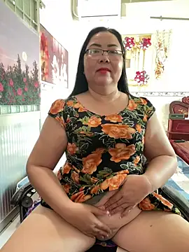 Snapshot of NDith chatting on 04/17/26, 11:41 NDith online show from 04/17/26, 11:41