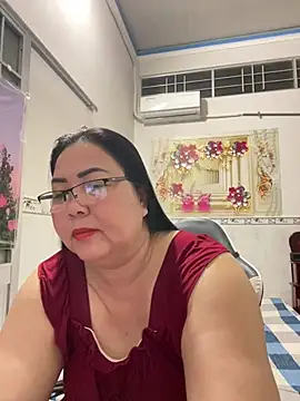 Snapshot of NDith chatting on 04/28/26, 10:37 NDith online show from 04/28/26, 10:37