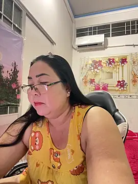 Snapshot of NDith chatting on 06/10/26, 01:32 NDith online show from 06/10/26, 01:32
