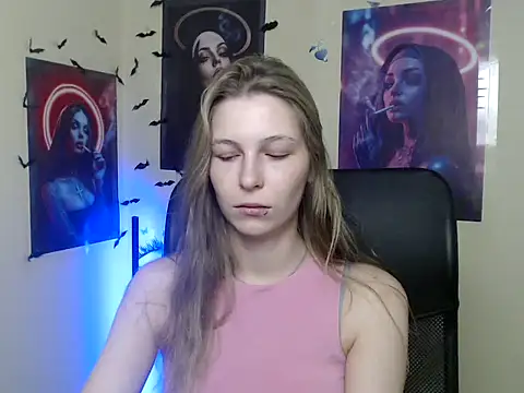 Snapshot of StrangerGi chatting on 05/19/26, 05:47 StrangerGi online show from 05/19/26, 05:47
