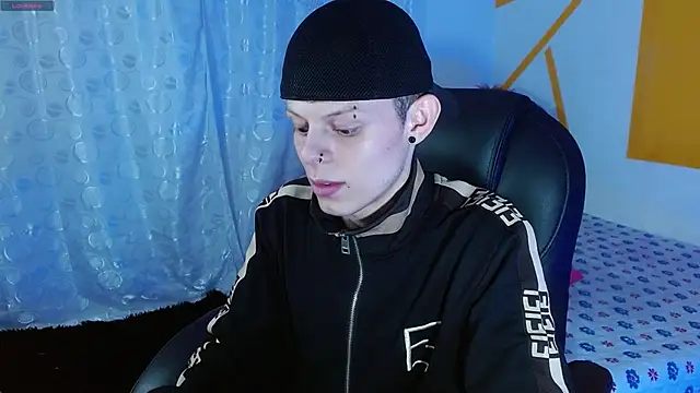 Snapshot of Matthew_Boy_ chatting on 12/15/24, 04:51 Matthew Boy  online show from 12/15/24, 04:51