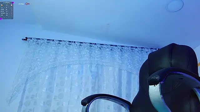 Snapshot of Matthew_Boy_ chatting on 12/21/24, 08:18 Matthew Boy  online show from 12/21/24, 08:18