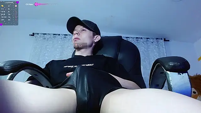 Snapshot of Matthew_Boy_ chatting on 12/22/24, 10:17 Matthew Boy  online show from 12/22/24, 10:17