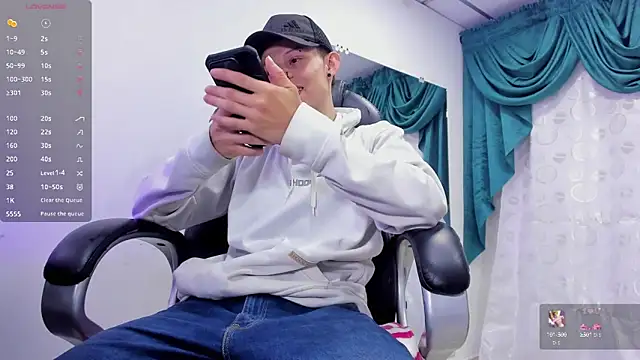 Snapshot of Matthew_Boy_ chatting on 01/17/25, 05:00 Matthew Boy  online show from 01/17/25, 05:00