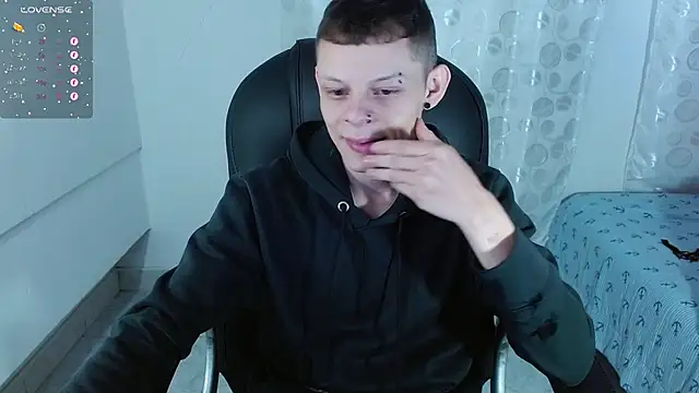 Snapshot of Matthew_Boy_ chatting on 02/19/25, 01:28 Matthew Boy  online show from 02/19/25, 01:28