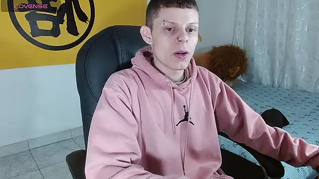 Snapshot of Matthew_Boy_ chatting on 02/26/25, 04:58 Matthew Boy  online show from 02/26/25, 04:58