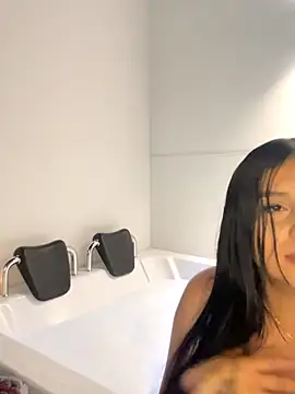 Snapshot of Alice_nt chatting on 10/29/25, 01:08 Alice nt online show from 10/29/25, 01:08