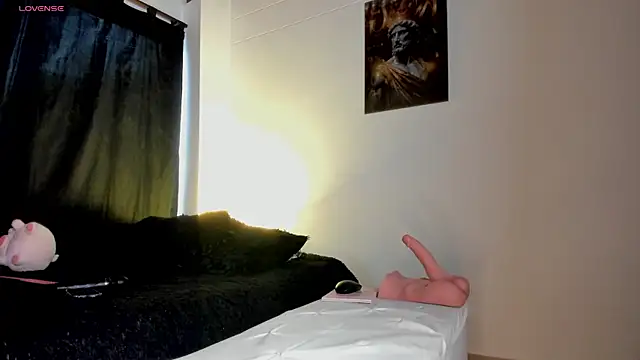 Snapshot of Nina_Fuentes chatting on 11/12/25, 10:09 Nina Fuentes online show from 11/12/25, 10:09