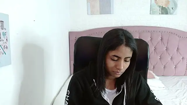 shaneelle online show from 09/15/25, 03:06